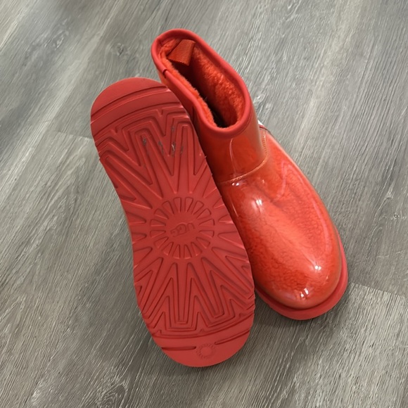 Orange Mini UGG boots. Rain style. - Picture 3 of 3
